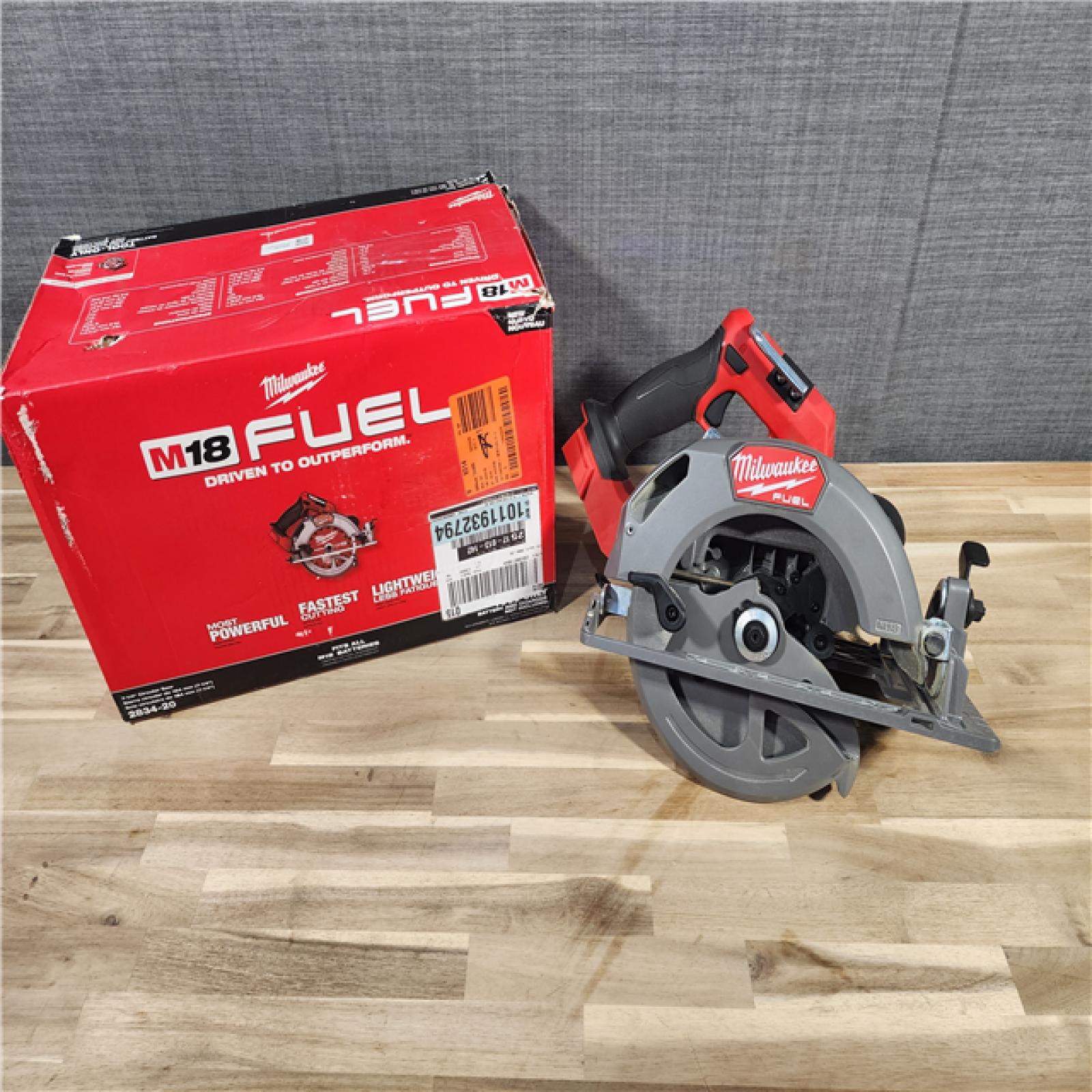 HOUSTON LOCATION - AS-IS Milwaukee Tools M18 FUEL 7-1/4 Circular Saw (Tool Only) 2834-20