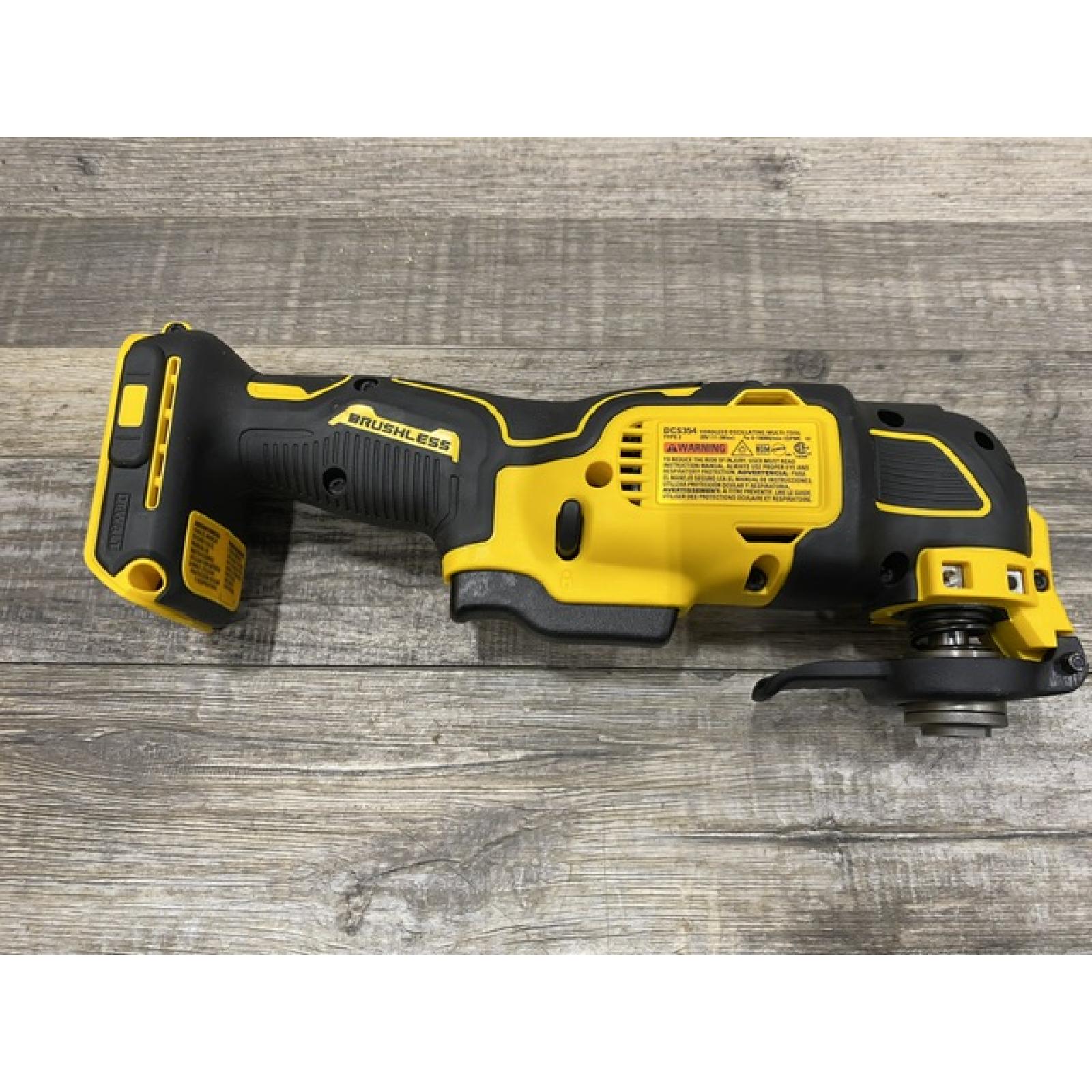 LIKE NEW - DEWALT ATOMIC 20V MAX Cordless Brushless Oscillating Multi Tool Kit