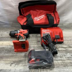 NEW - Milwaukee 18V Lithium-Ion Brushless Cordless 1/2 in. Compact Drill/Driver Kit