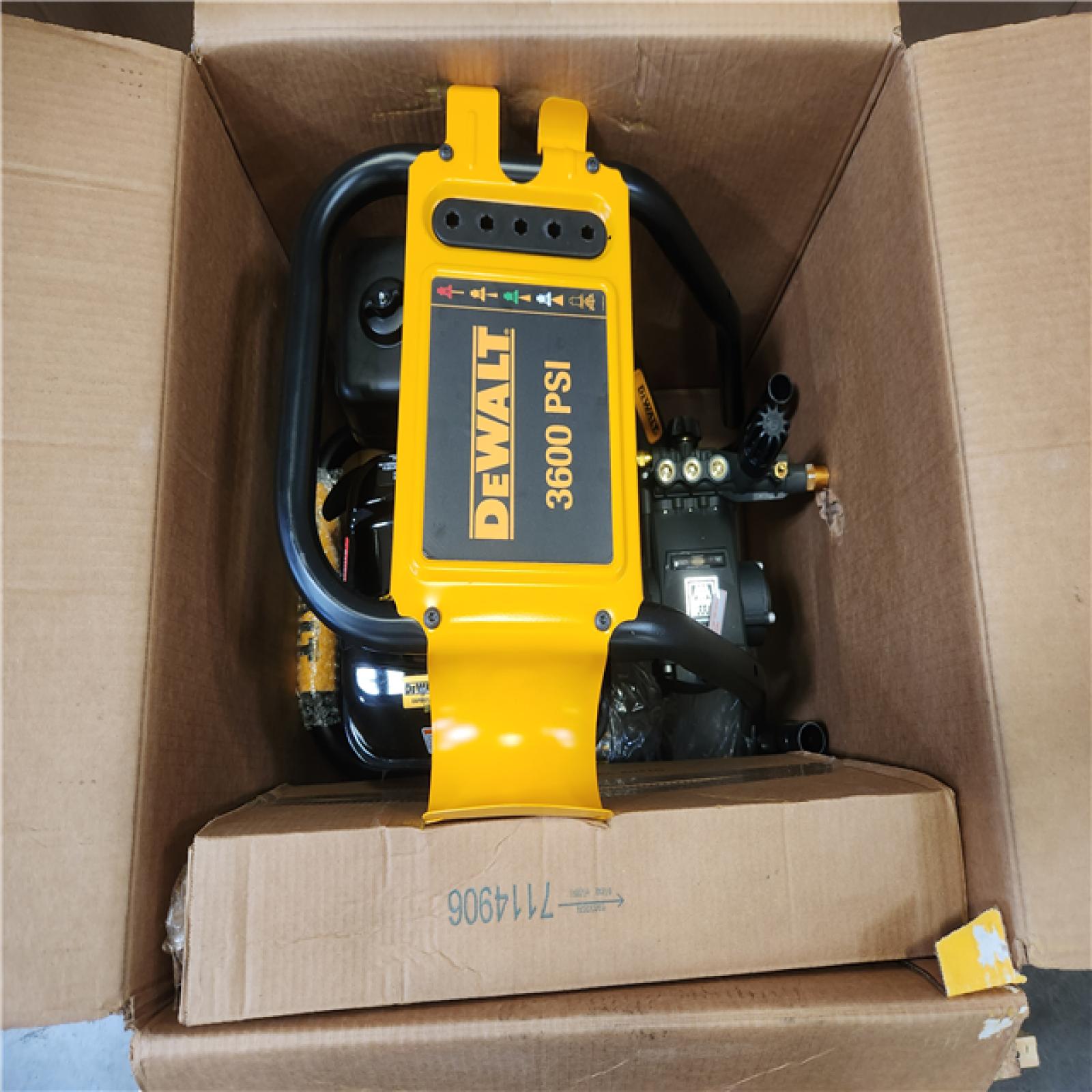 Phoenix NEW DEWALT 3600 PSI 2.5 GPM Gas Pressure Washer with Honda GX200 Engine  Heavy-Duty Commercial Cold Water Power Cleaner