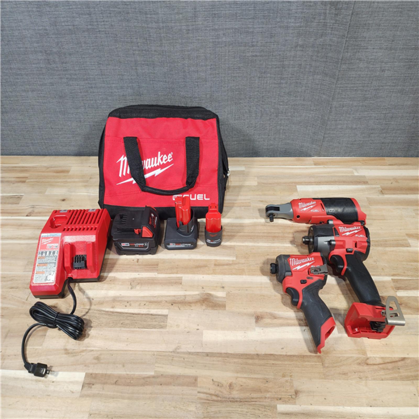 HOUSTON LOCATION - AS-IS MILWAUKEE 3 TOOL COMBO KIT W/ (3) BATTERY & CHARGER