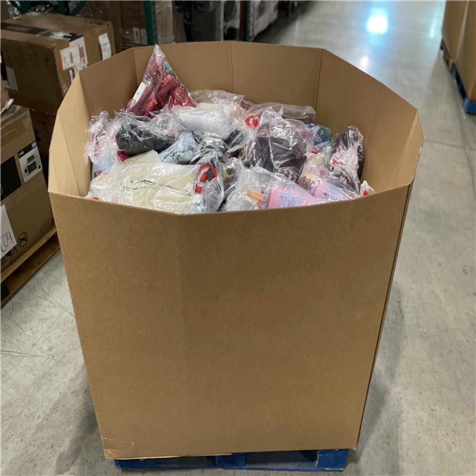 DALLAS LOCATION- NEW!- BULLSEYE MIXED CLOTHING PALLET (300 UNITS)