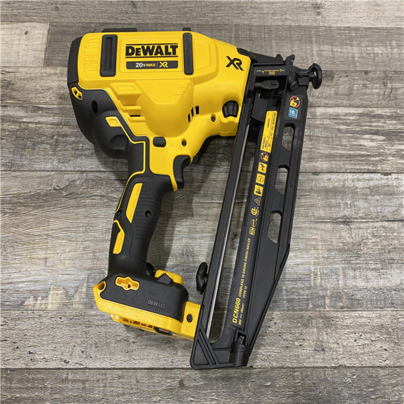AS-IS DEWALT 20V MAX XR 16-Gauge Electric Cordless Angled Finishing Nailer Kit