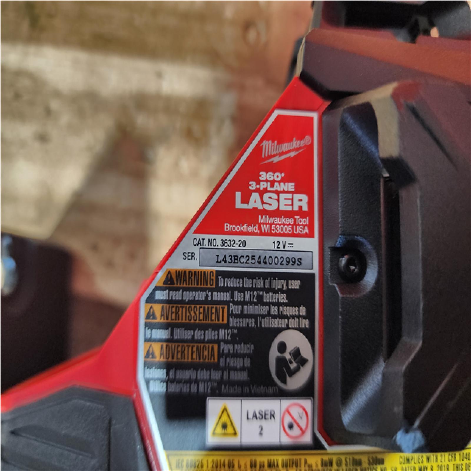 Houston Location As-IS Milwaukee 12-Volt Lithium-Ion Cordless Green 250 ft. 3-Plane Laser Level Kit