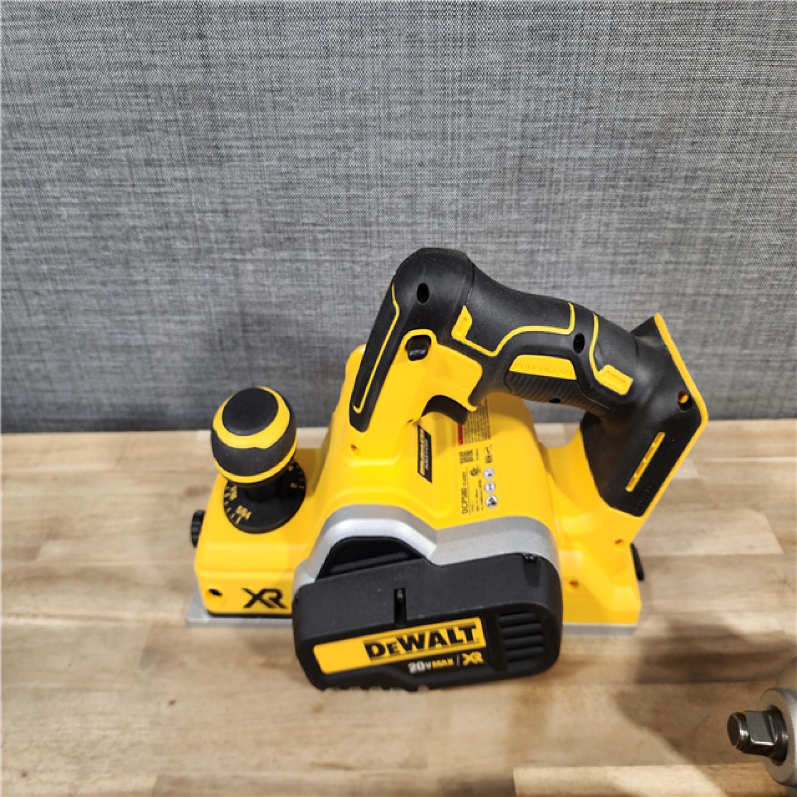 HOUSTON LOCATION - AS-IS DEWALT 4 TOOL COMBO