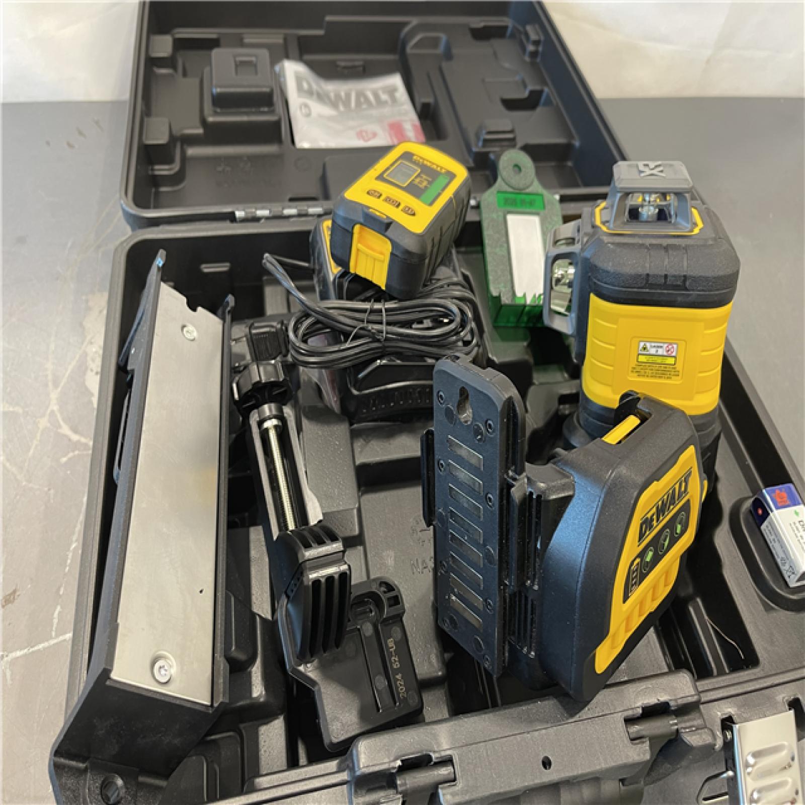 AS-IS - DEWALT 230 ft. Green Self-Leveling 3-Plane Laser Level Kit
