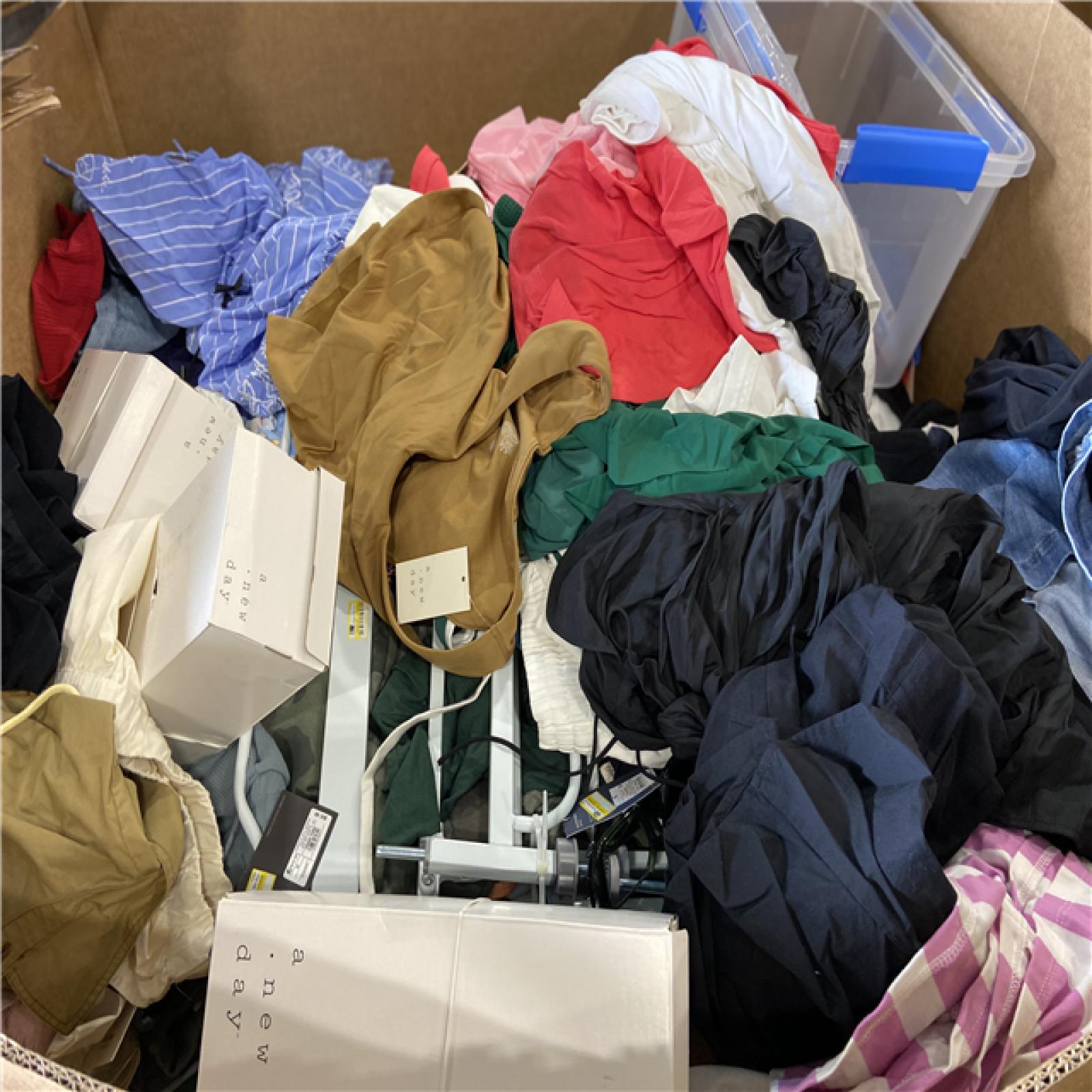 DALLAS LOCATION - BULLSEYE CLOTHING, HOME GOODS PALLET