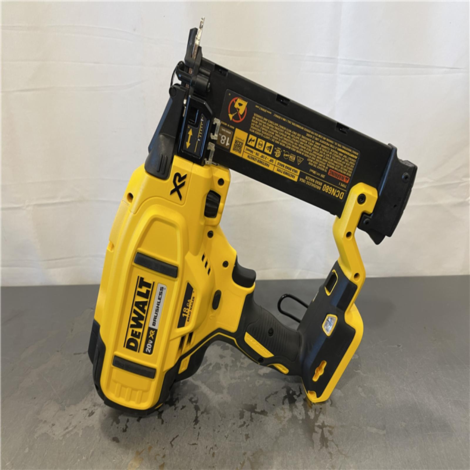 AS-IS - DeWalt 20V MAX XR Lithium-Ion Cordless 18-Gauge Brad Nailer