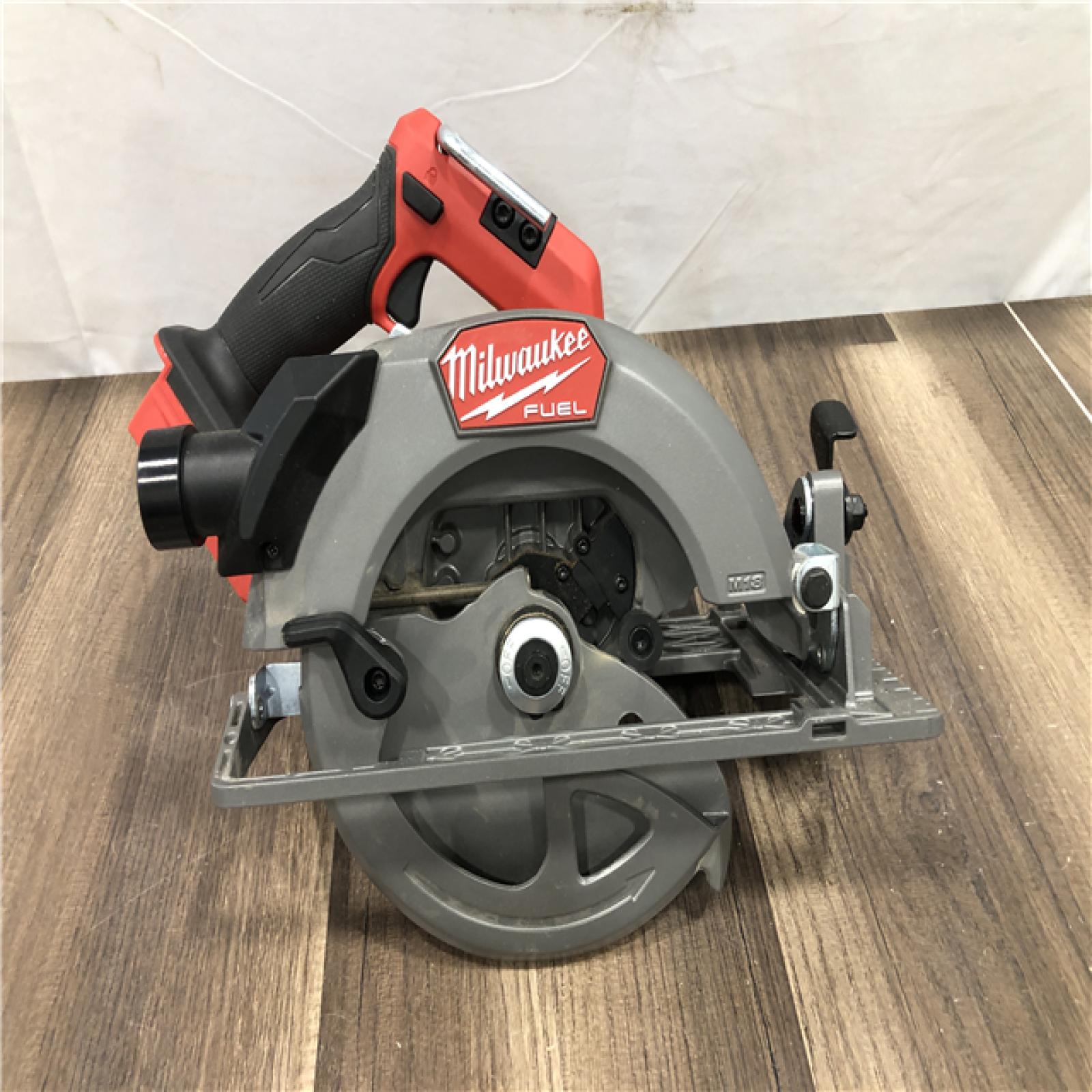 AS-IS Milwaukee FUEL 18V Lithium-Ion Brushless Cordless 7-1/4 in. Circular Saw (Tool-Only)