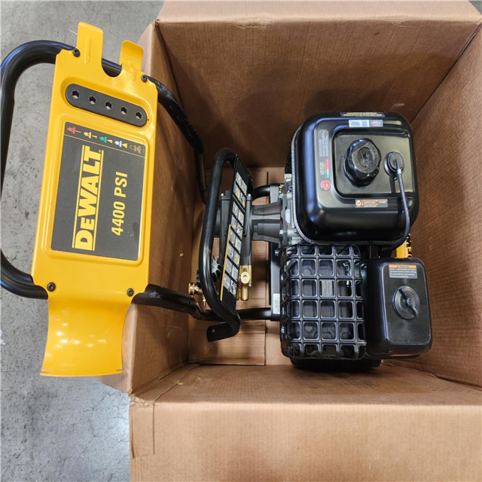 Phoenix NEW DEWALT 4400 PSI 4.0 GPM Gas Pressure Washer with 420cc Engine  Triplex Pump  Commercial Cold Water Power Washer (NO Steel Spray Lance)