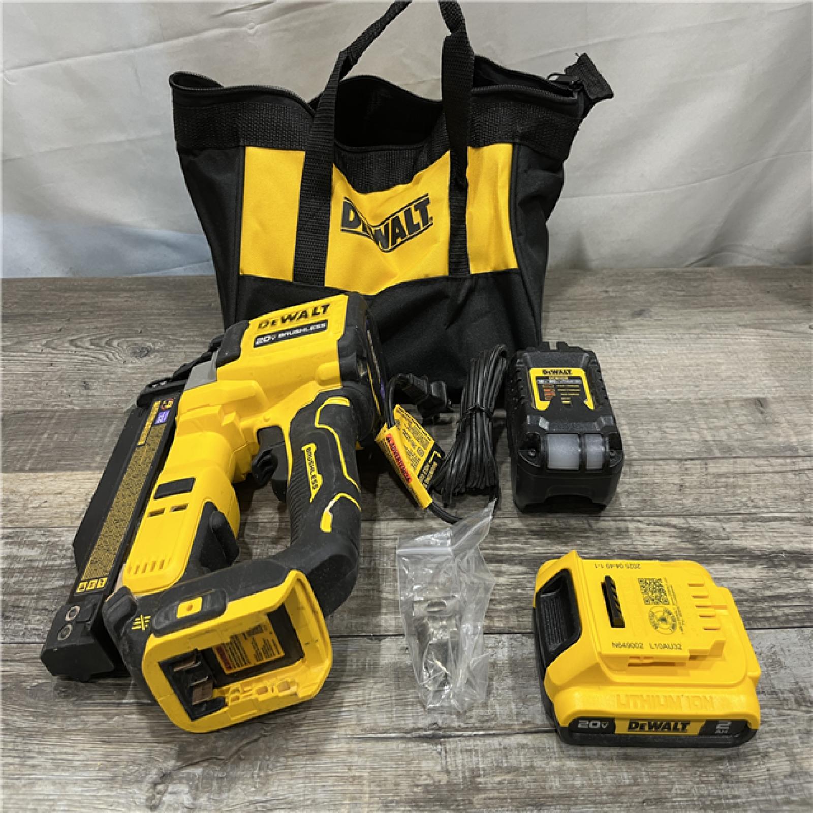 AS-IS DEWALT ATOMIC 20V MAX Lithium Ion Cordless 23 Gauge Pin Nailer Kit