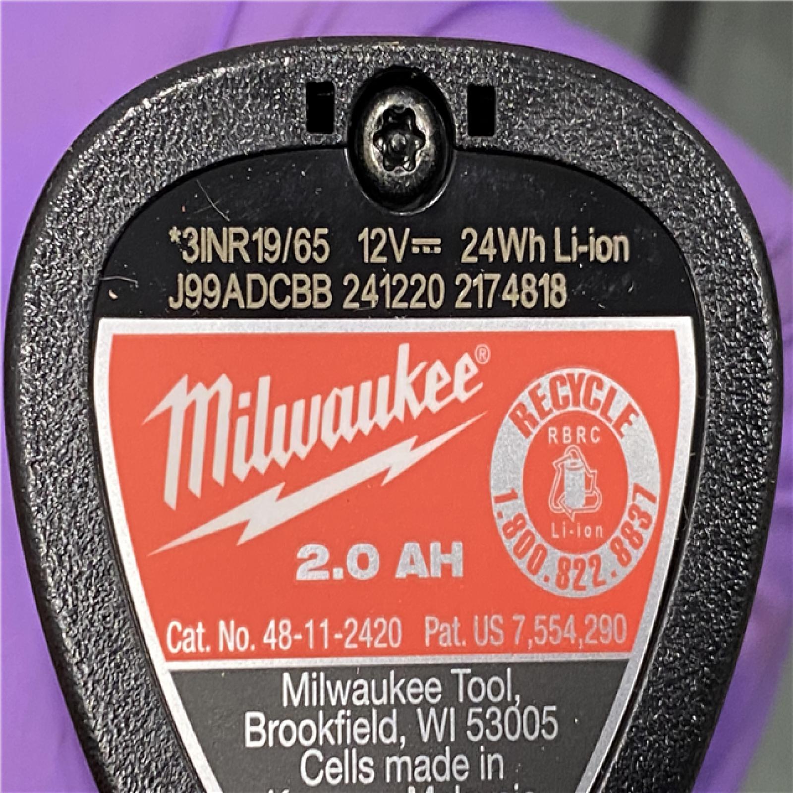 AS-IS Milwaukee Women's X-Large 12V Lithium-Ion Cordless AXIS Green Heated Vest Kit