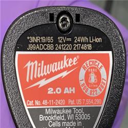 AS-IS Milwaukee Women's X-Large 12V Lithium-Ion Cordless AXIS Green Heated Vest Kit