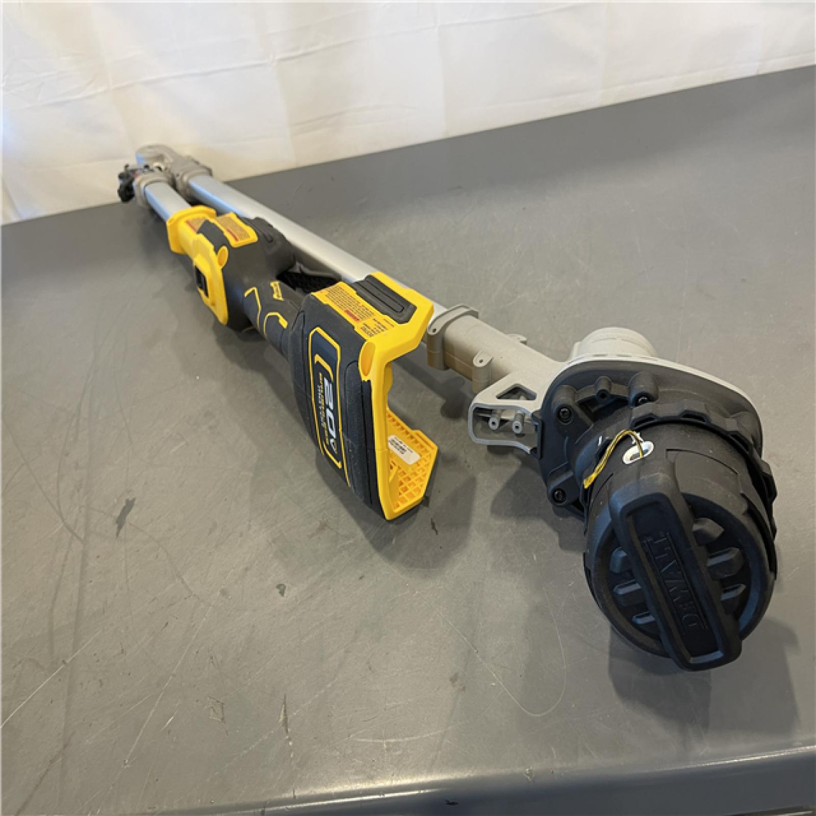 AS-IS - DEWALT 20V MAX Cordless Battery Powered String Trimmer & Blower Combo Kit
