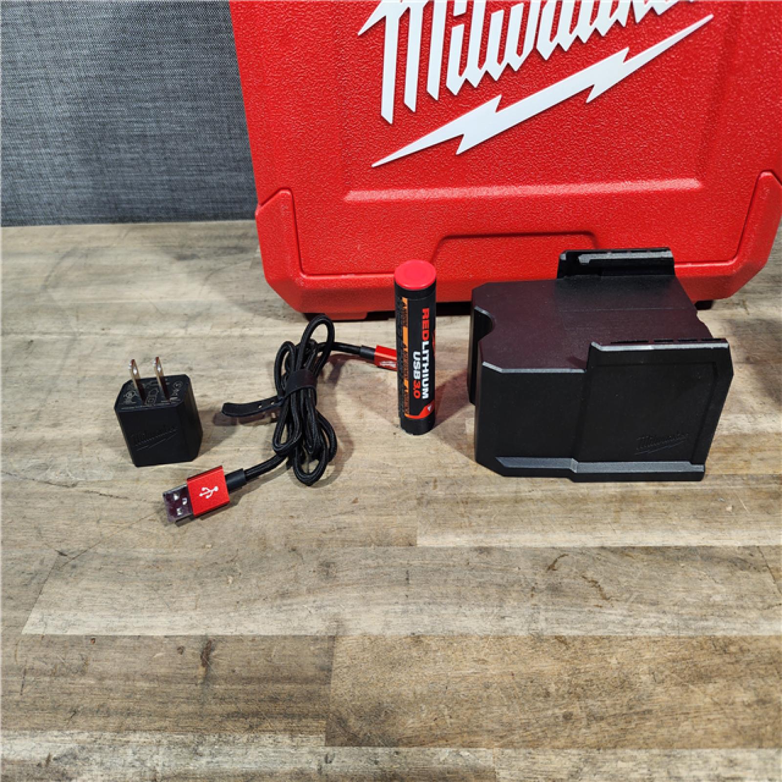 HOUSTON LOCATION - AS-IS Milwaukee-3522-21 Green Beam Laser Cross Line Plumb Point USB Rechargeable