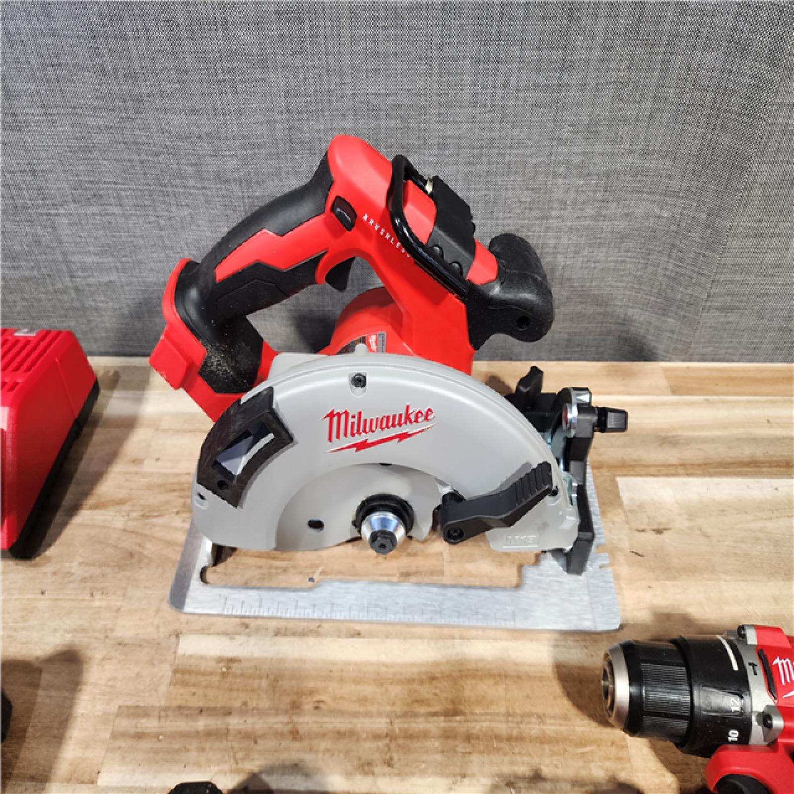 HOUSTON LOCATION - AS-IS MILWAUKEE 4 TOOL COMBO KIT W/ (2) BATTERY & CHARGER