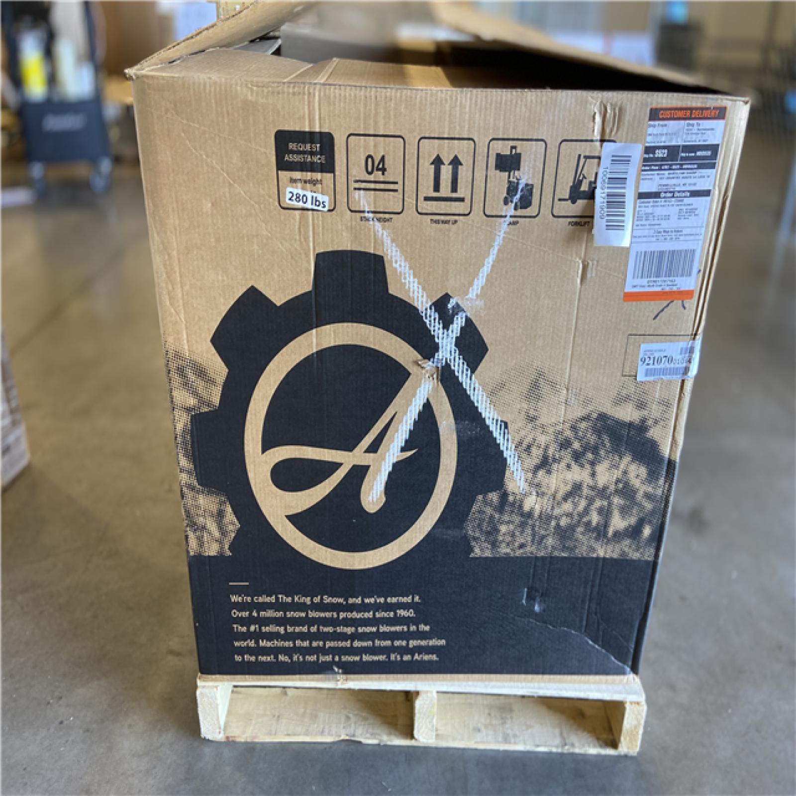 DALLAS LOCATION - Ariens Deluxe 28 in. 2-stage Self-Propelled Gas Snow Blower