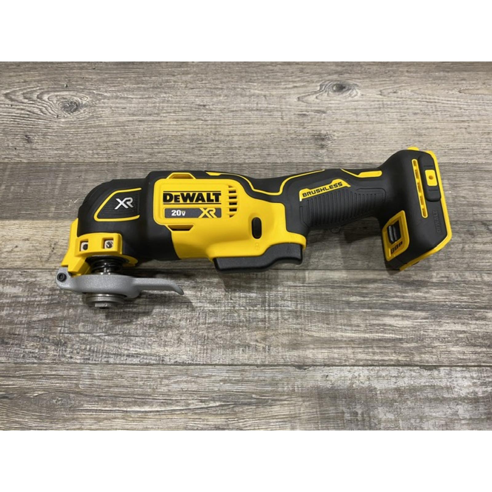 LIKE NEW - DEWALT 20V MAX XR Cordless Brushless 3-Speed Oscillating Multi Tool Kit
