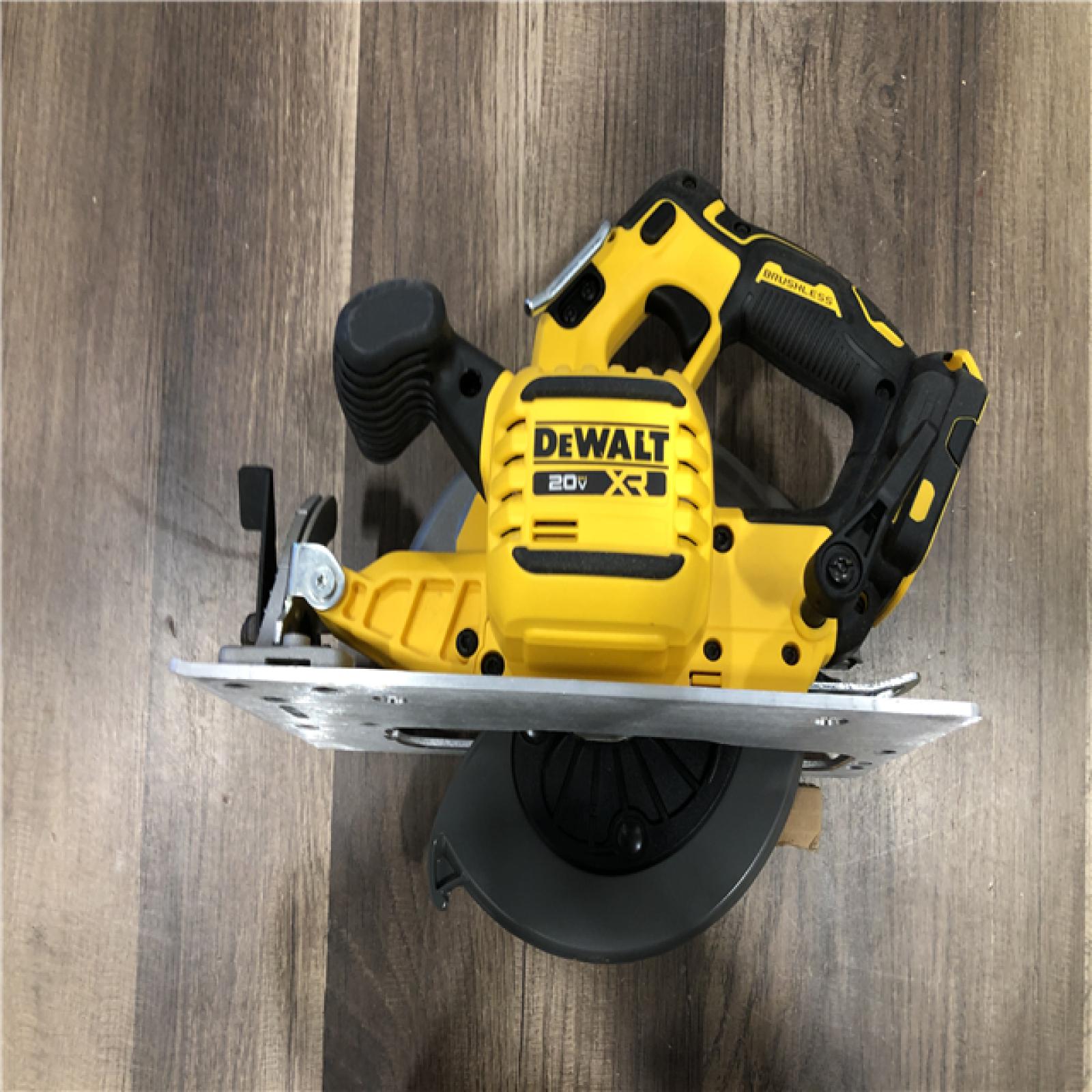 AS-IS DEWALT 20-Volt MAX 7-1/4 in. Cordless Circular Saw (Tool Only)