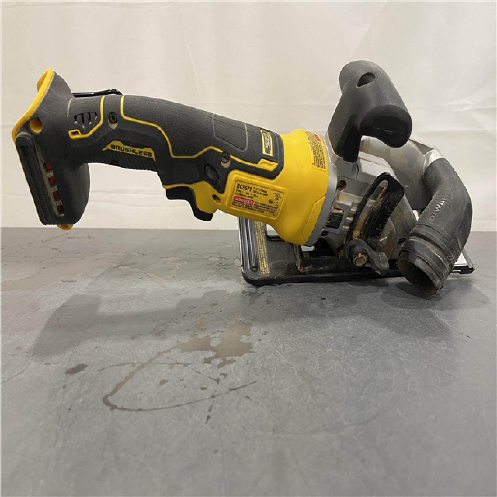 AS-IS - DEWALT ATOMIC 20V MAX Cordless Brushless 4-1/2 in. Circular Saw