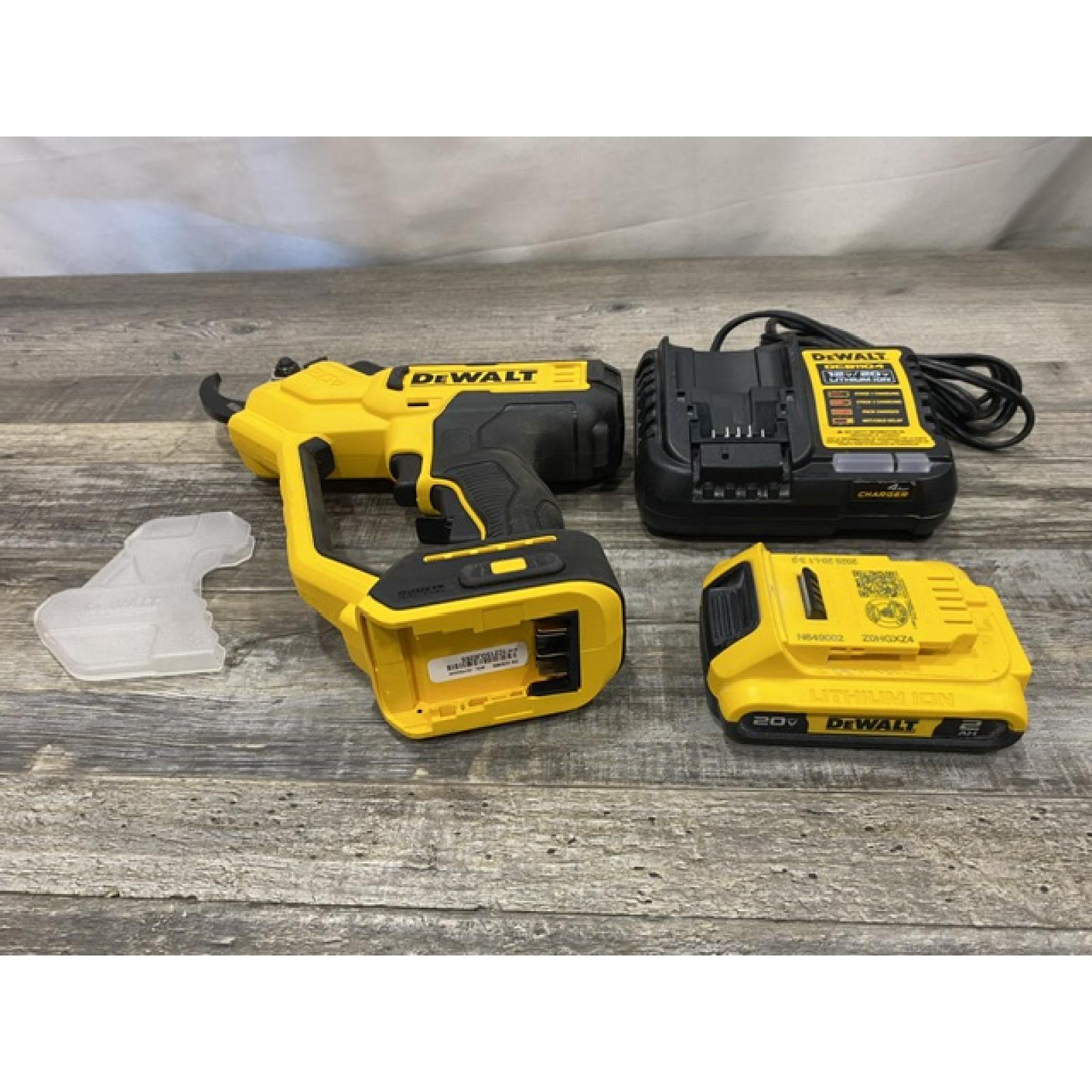 AS-IS DEWALT 20V MAX Cordless Battery Powered Pruner Kit