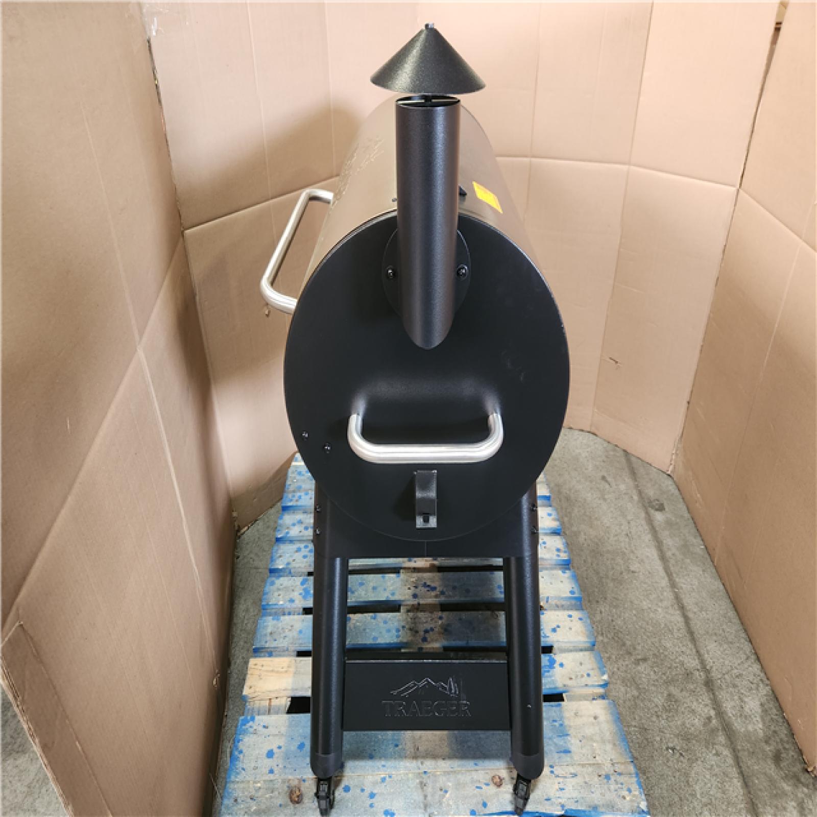 Phoenix LIKE NEW Traeger Pro Series 34-Pellet Grill and Smoker in Bronze