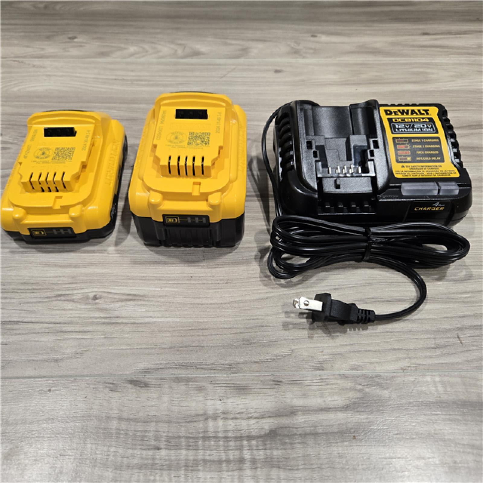 LIKE NEW! - DEWALT 20V MAX Lithium-Ion 6.0Ah and 4.0Ah Battery and Charger Starter Kit