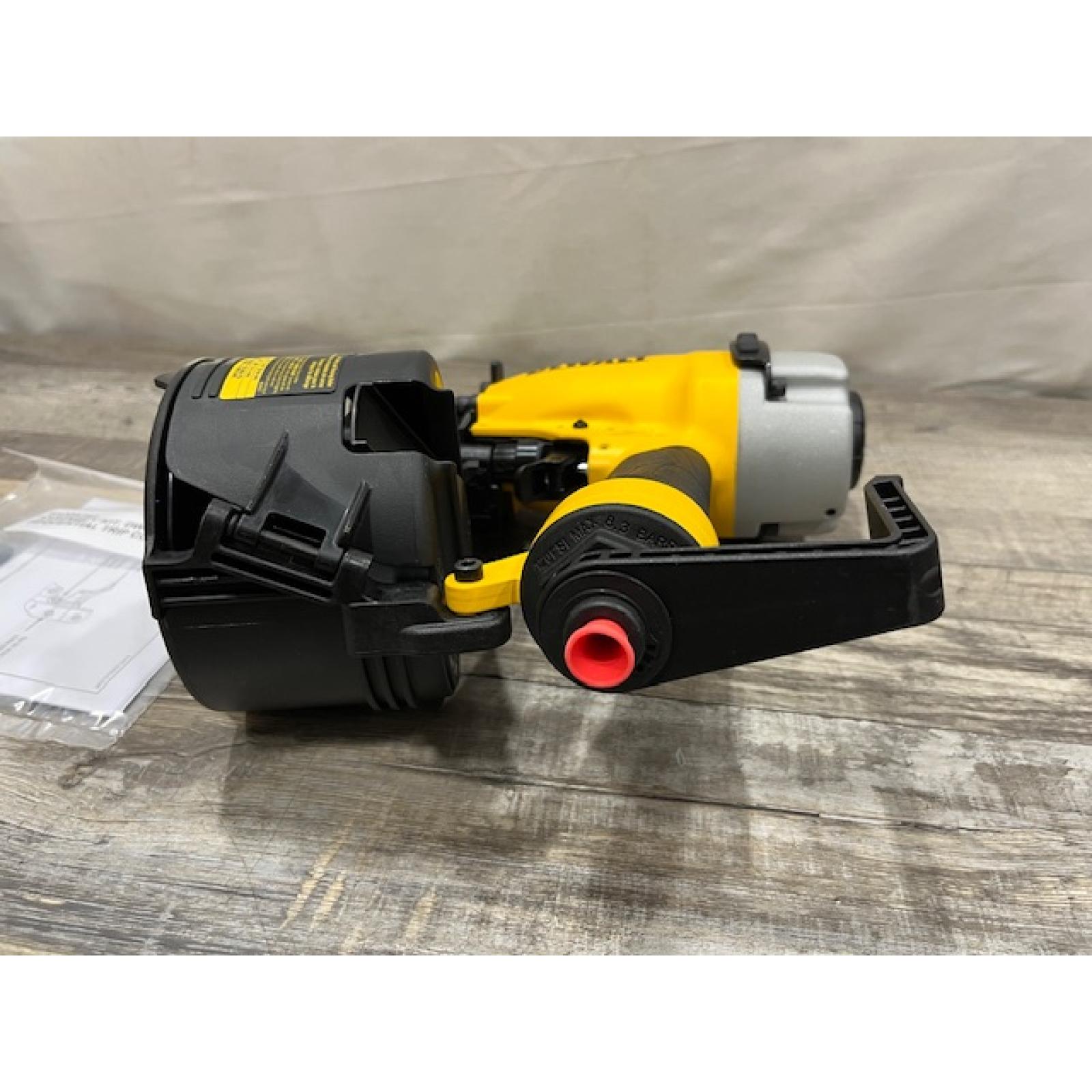 NEW - DEWALT Pneumatic 15-Degree Coil Corded Siding Nailer