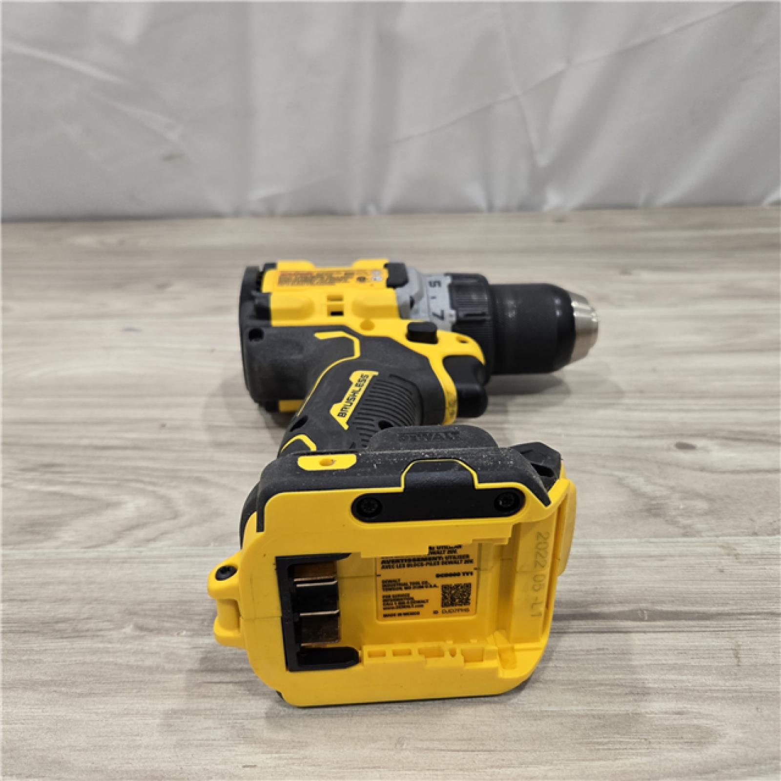 AS-IS DEWALT 20V MAX XR Cordless 1/2 Drill/Driver Kit