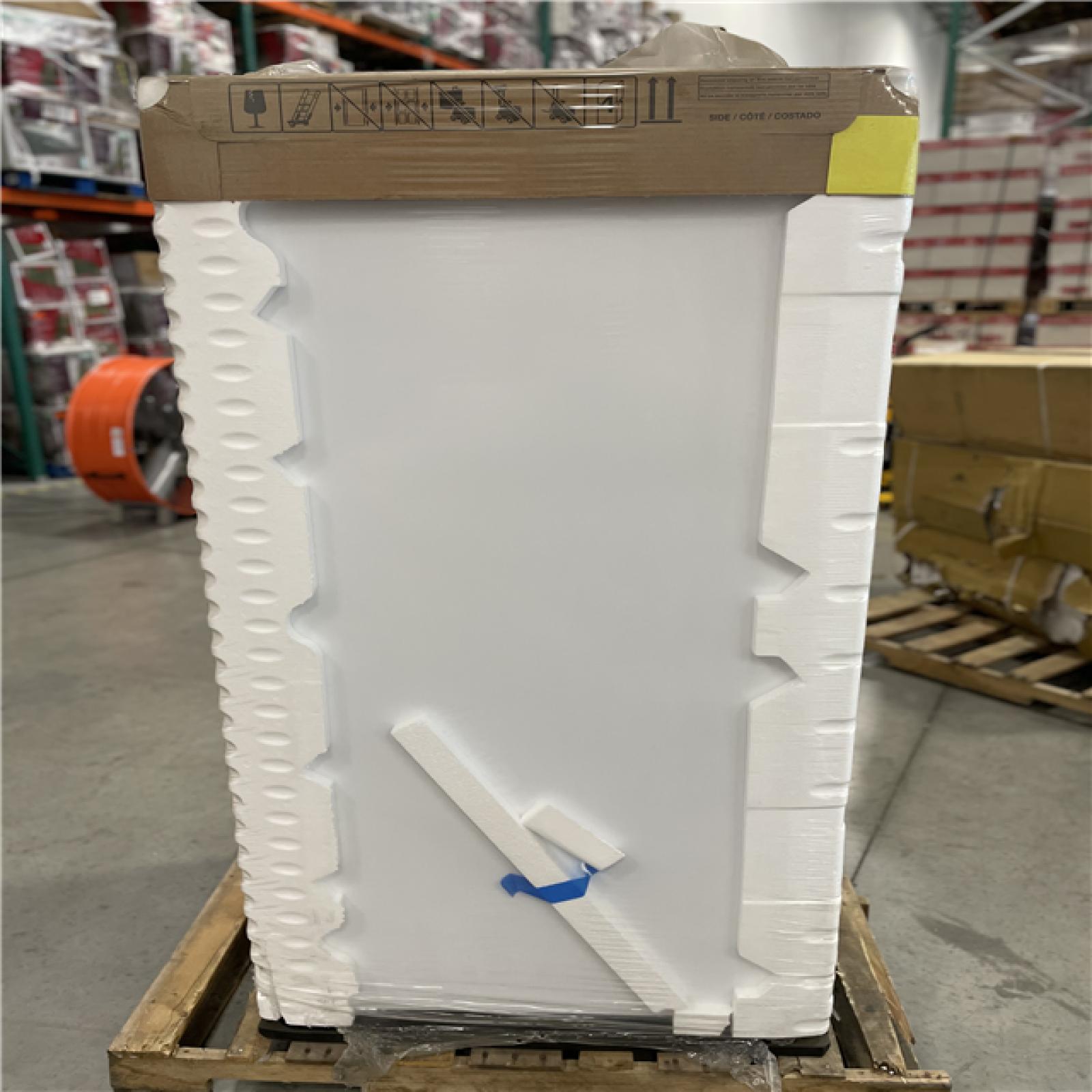 DALLAS LOCATION- AS-IS WHIRLPOOL 18 CU FT TOP FREEZER AND REFRIGERATOR WHITE