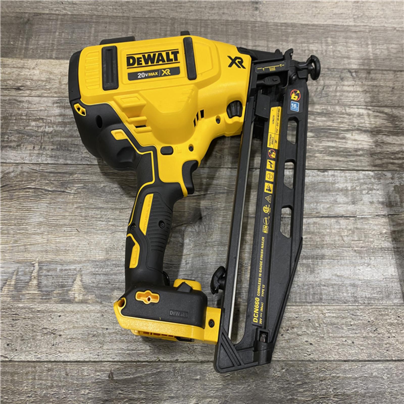 AS-IS DEWALT 20V MAX XR 16-Gauge Electric Cordless Angled Finishing Nailer Kit