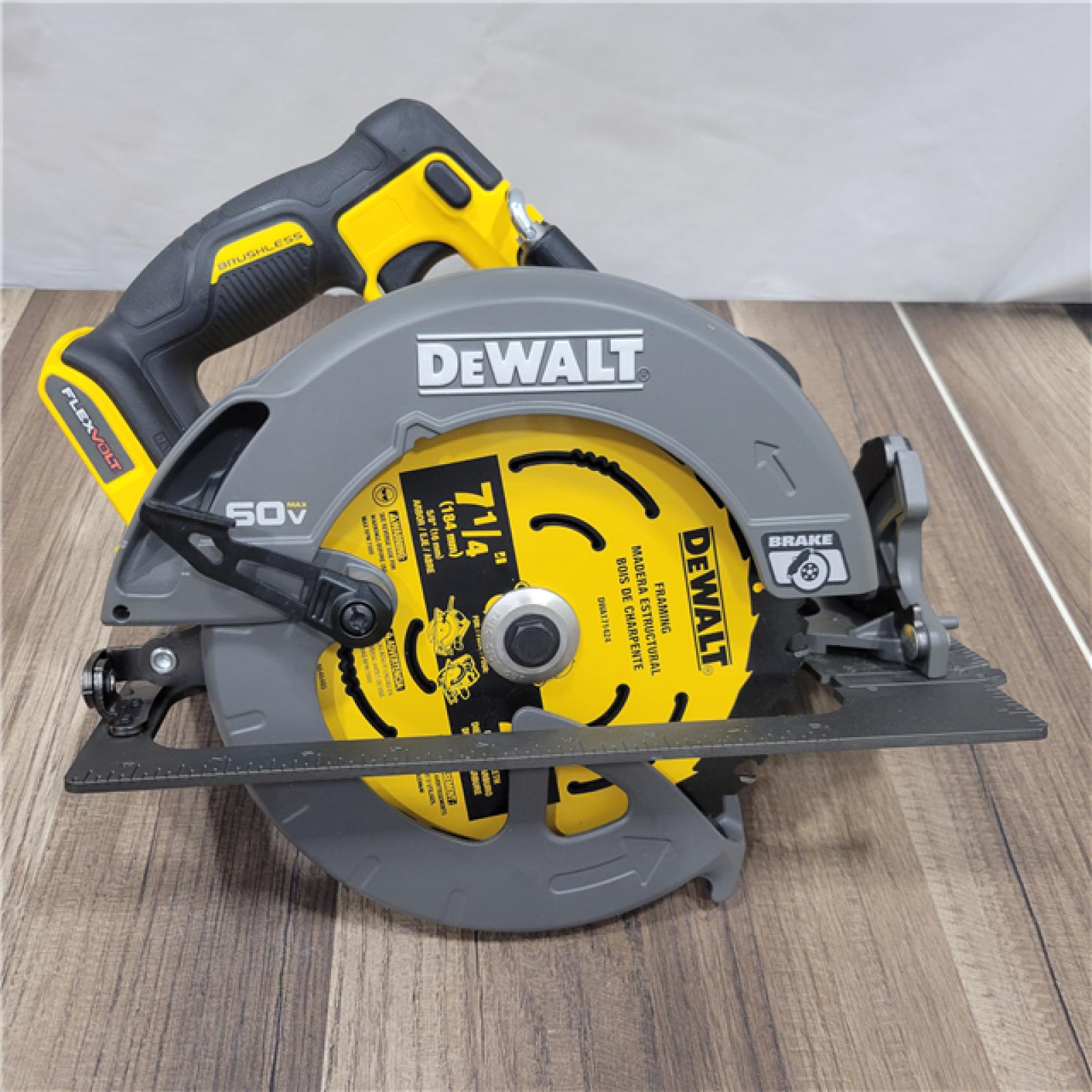AS-IS DeWALT Flexvolt Max 7-1/4  60V Brushless Circular Saw DCS578B (Bare Tool)