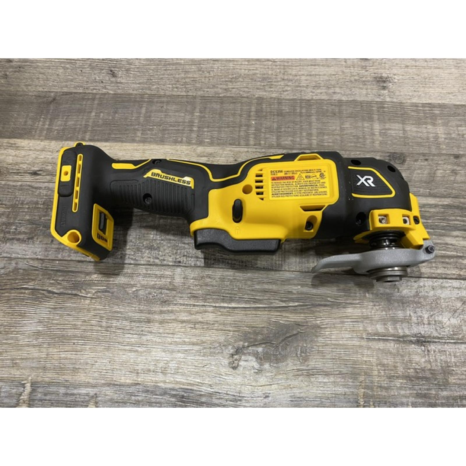 LIKE NEW - DEWALT 20V MAX XR Cordless Brushless 3-Speed Oscillating Multi Tool Kit