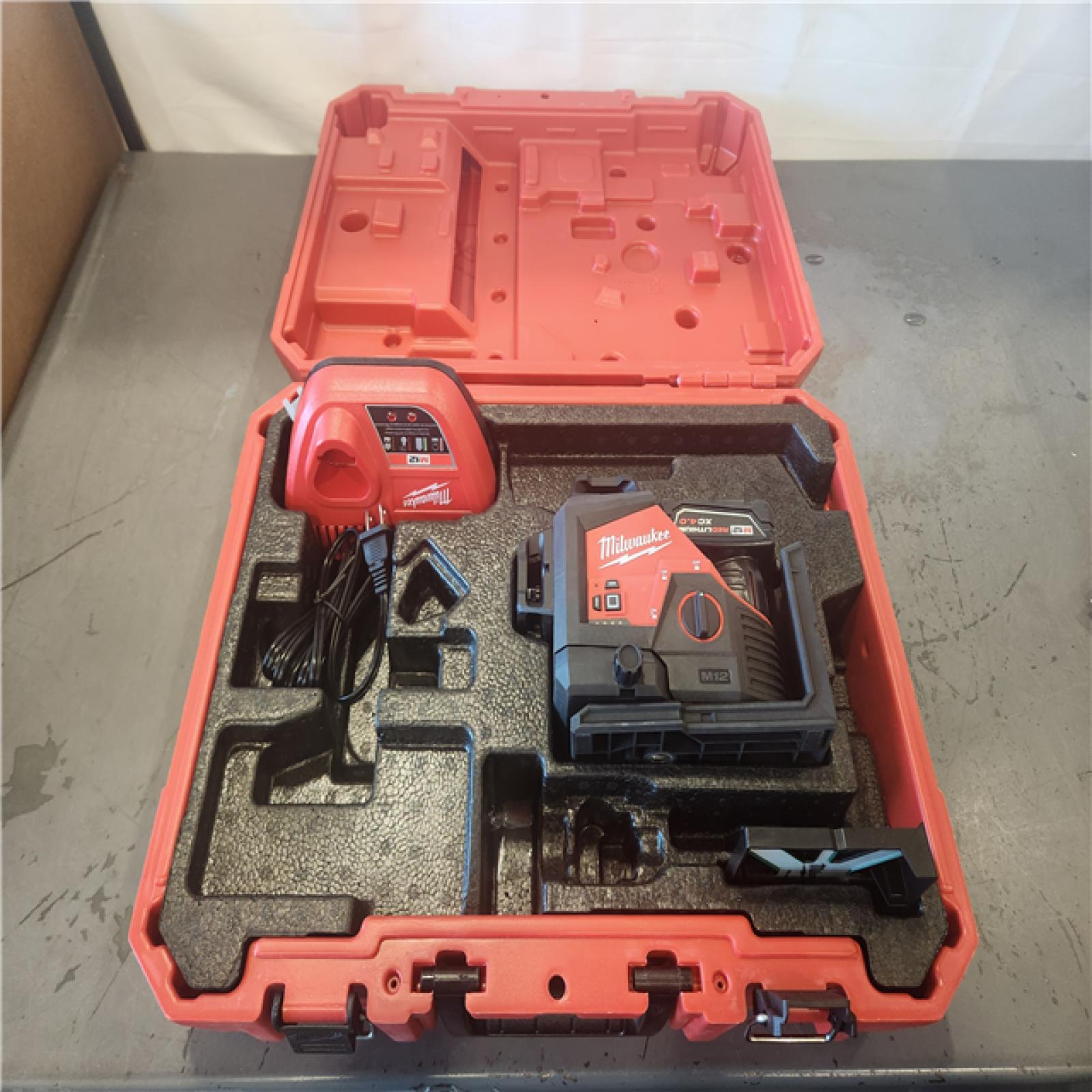 AS-IS- Milwaukee 12-Volt Lithium-Ion Cordless Green 250 ft. 3-Plane Laser Level Kit