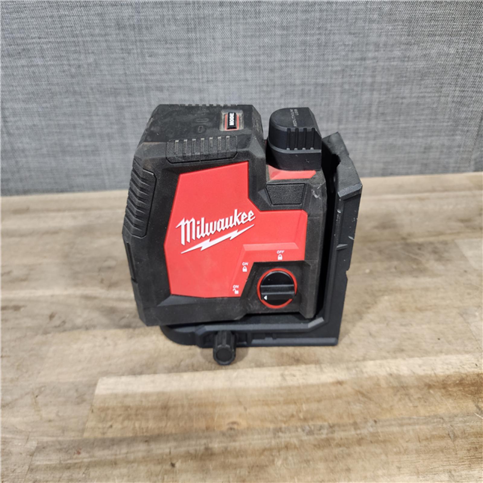 HOUSTON LOCATION - AS-IS MILWAUKEE 100 ft. REDLITHIUM Lithium-Ion USB Green Rechargeable Cross Line Laser Level (TOOL ONLY)