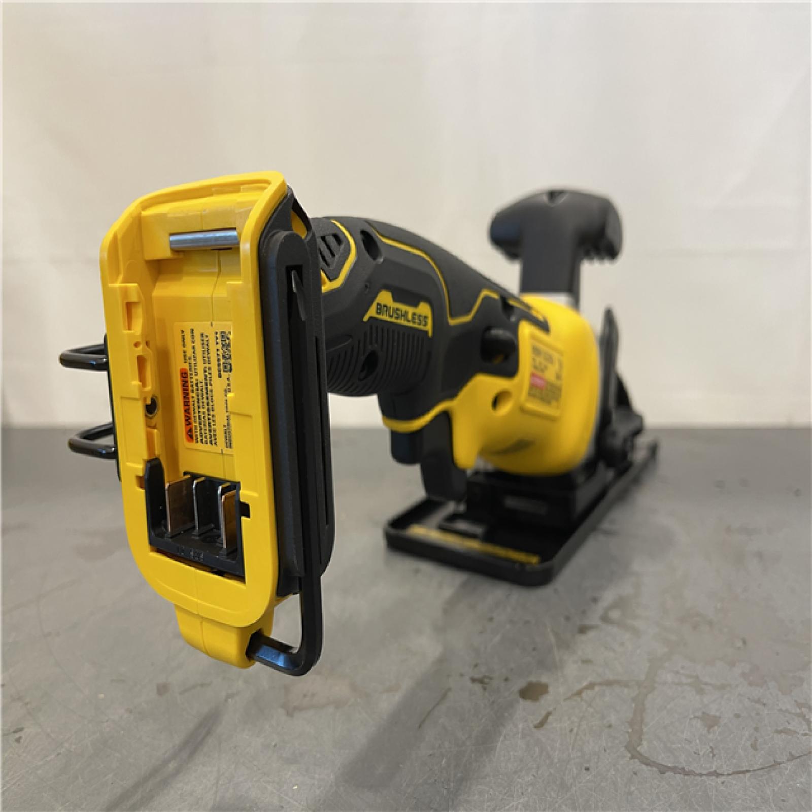 AS-IS - DEWALT ATOMIC 20V MAX Cordless Brushless 4-1/2 in. Circular Saw