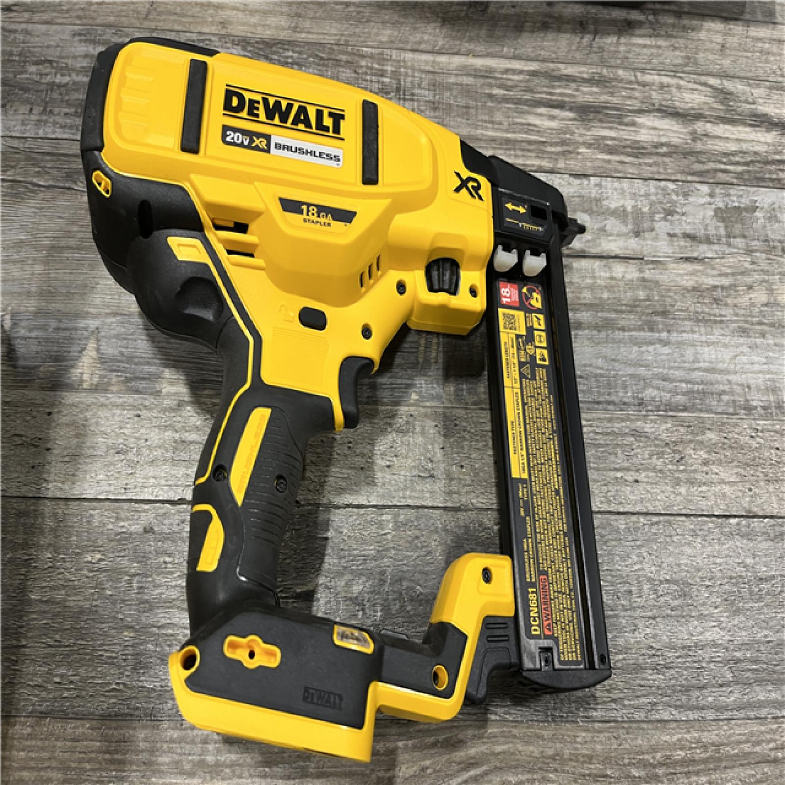 AS-IS DEWALT 20V MAX XR Lithium-Ion Cordless 18-Gauge Narrow Crown Stapler Kit