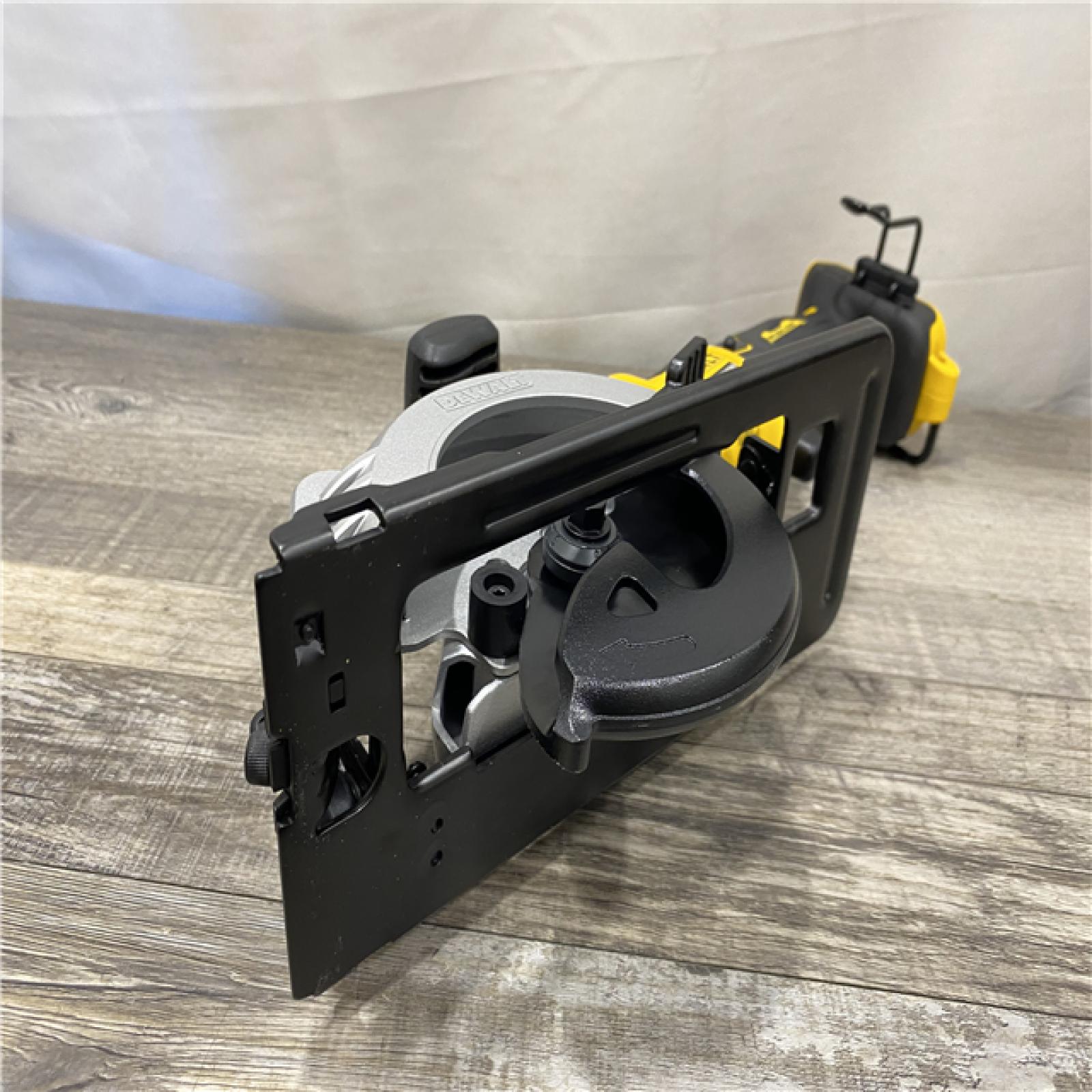 AS-IS DEWALT ATOMIC 20V MAX Cordless Brushless 4-1/2 in. Circular Saw (Tool Only)