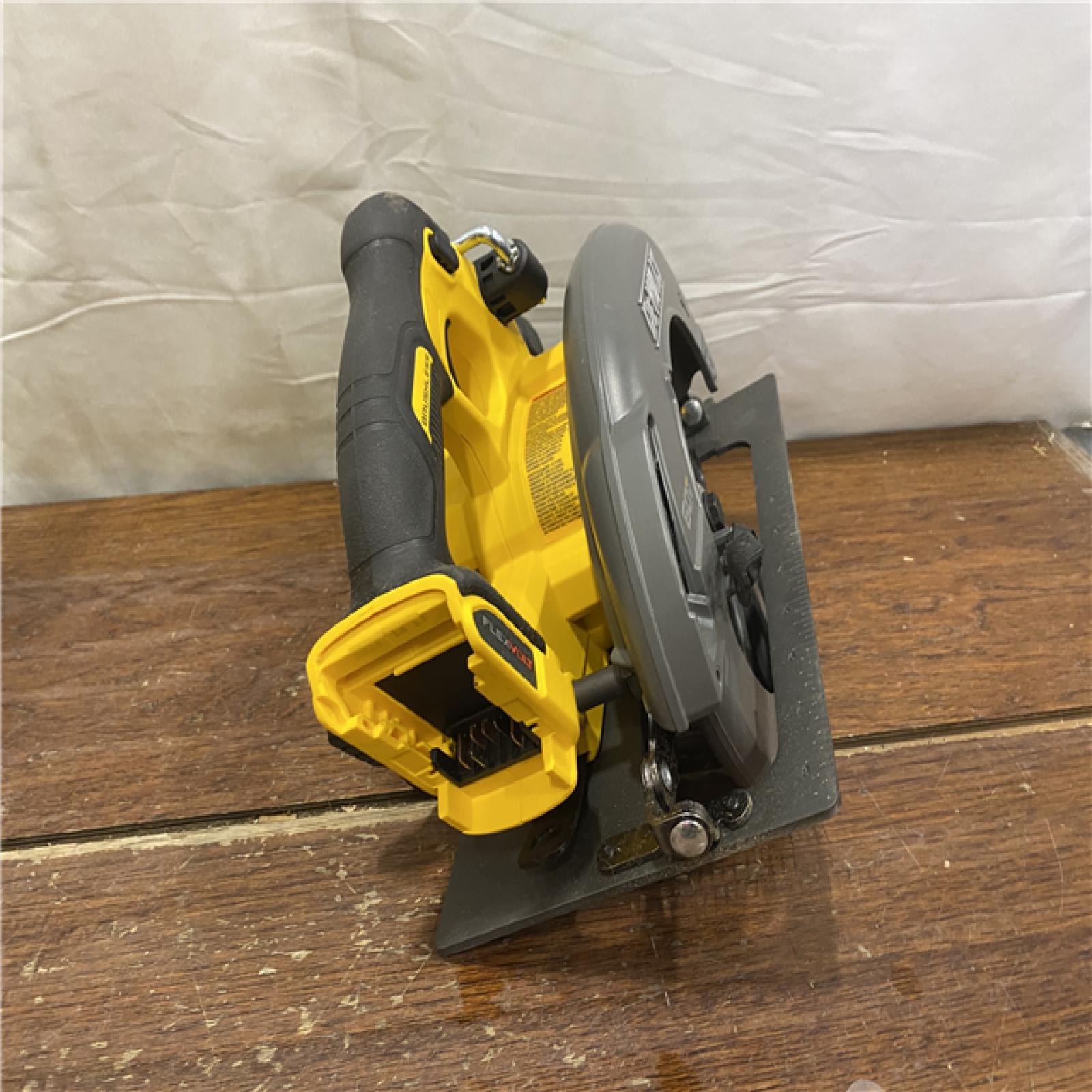 AS-IS DeWALT Flexvolt Max 7-1/4  60V Brushless Circular Saw DCS578B