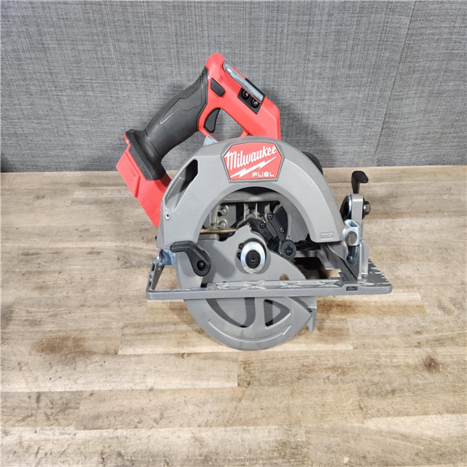 HOUSTON LOCATION - AS-IS Milwaukee M18 FUEL 7-1/4 Inch Circular Saw (Bare Tool)
