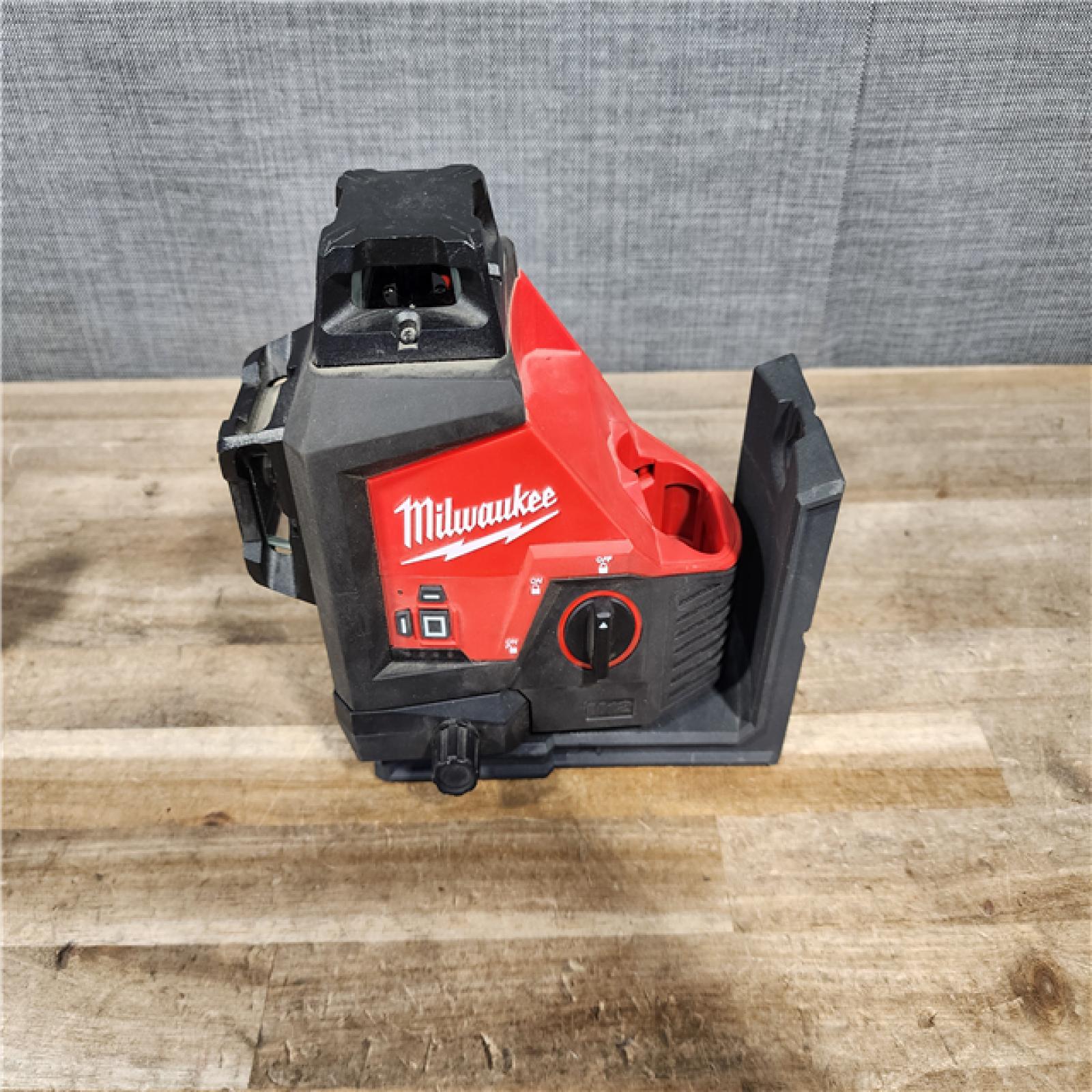 HOUSTON LOCATION - AS-IS Milwaukee 12-Volt Lithium-Ion Cordless Green 250 ft. 3-Plane Laser Level Kit