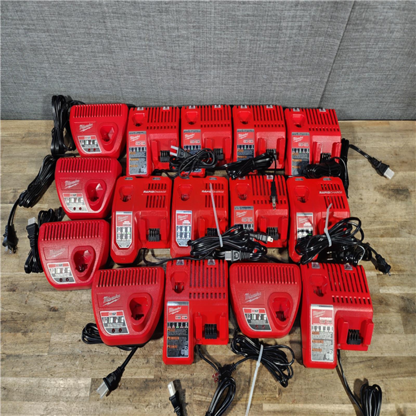 HOUSTON LOCATION - AS-IS MILWAUKEE BATTERY CHARGER PACK QTY - 15