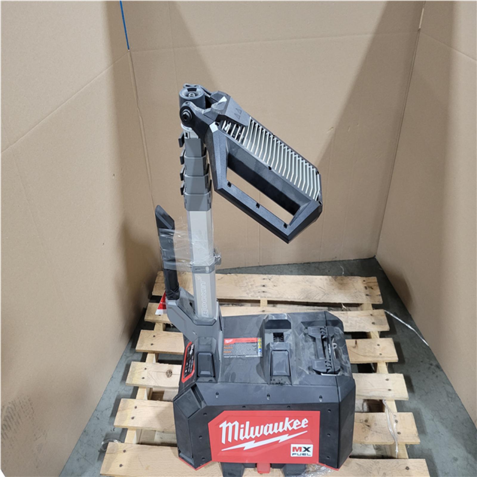 CALIFORNIA AS-IS MILWAUKEE MX FUEL COMPACT LIGHT TOWER (NO BATTERY INCLUDED)