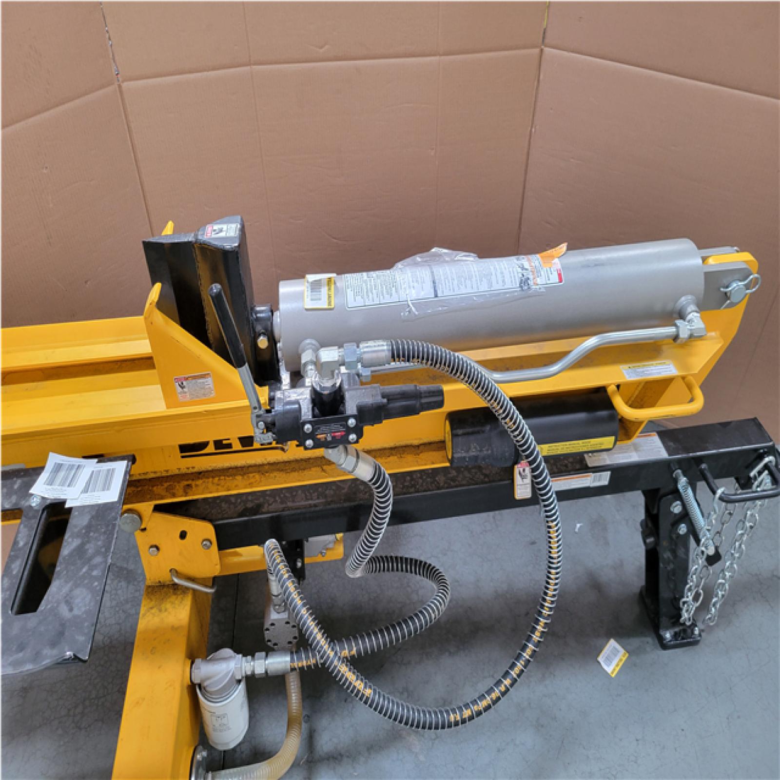 CALIFORNIA AS-IS DEWALT 28 TON LOG SPLITTER