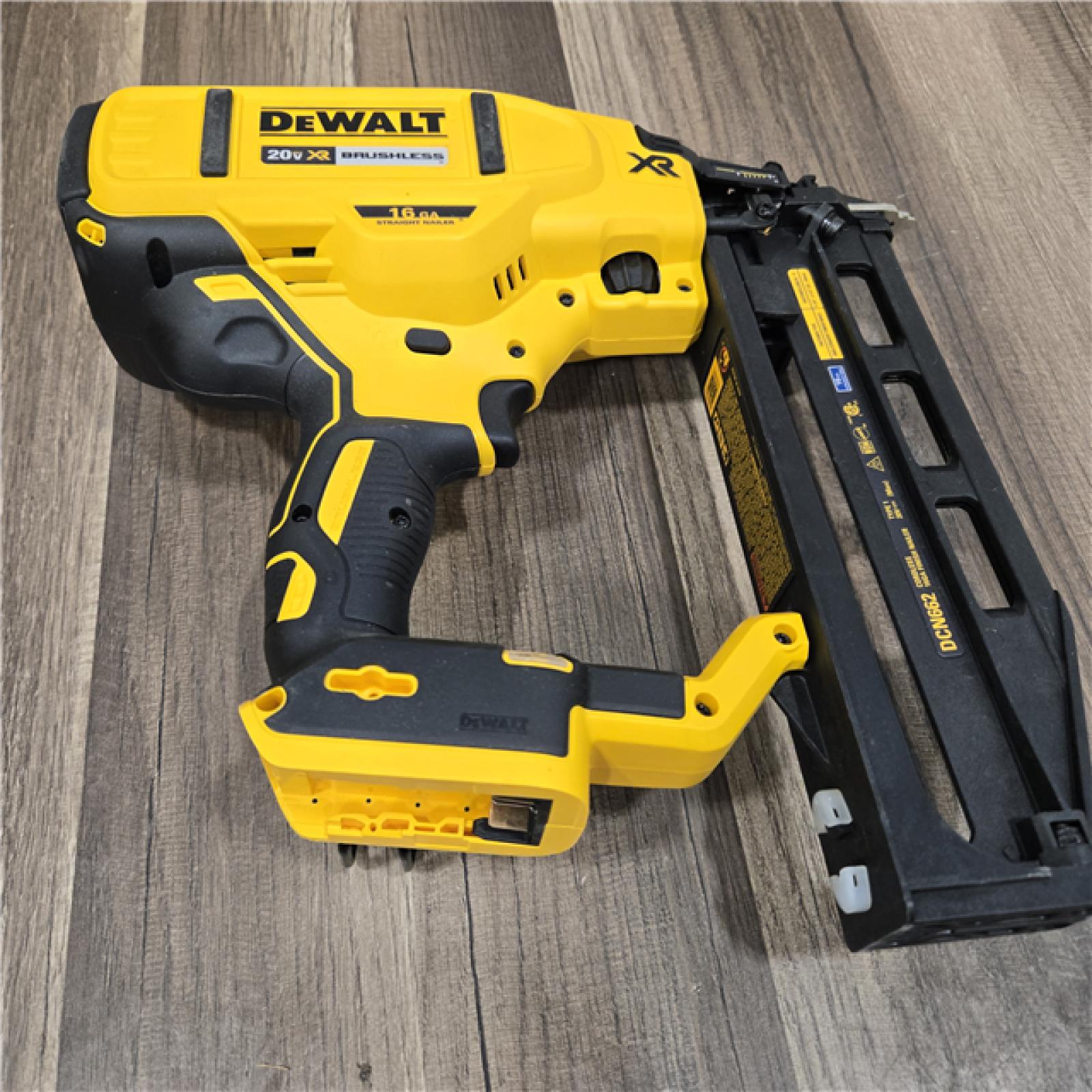 GOOD DEWALT 20V MAX XR 16-Gauge Lithium-Ion Cordless Finish Nailer (Tool Only)