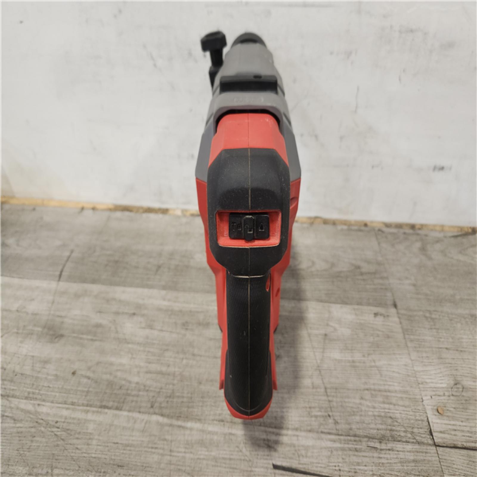 Phoenix Milwaukee M18 FUEL ONE-KEY 18V Lithium-Ion Brushless Cordless 1-3/4 in. SDS-MAX Rotary Hammer with Charger (Does Not Turn On) (Appears To Be Locked)