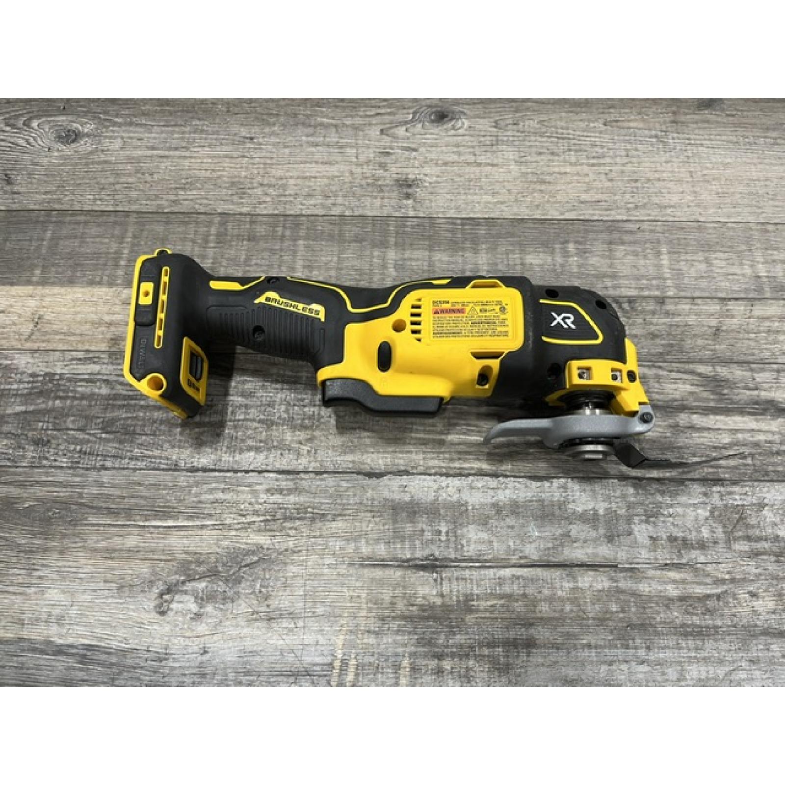 AS-IS DEWALT 20V MAX XR Cordless Brushless 3-Speed Oscillating Multi Tool Kit