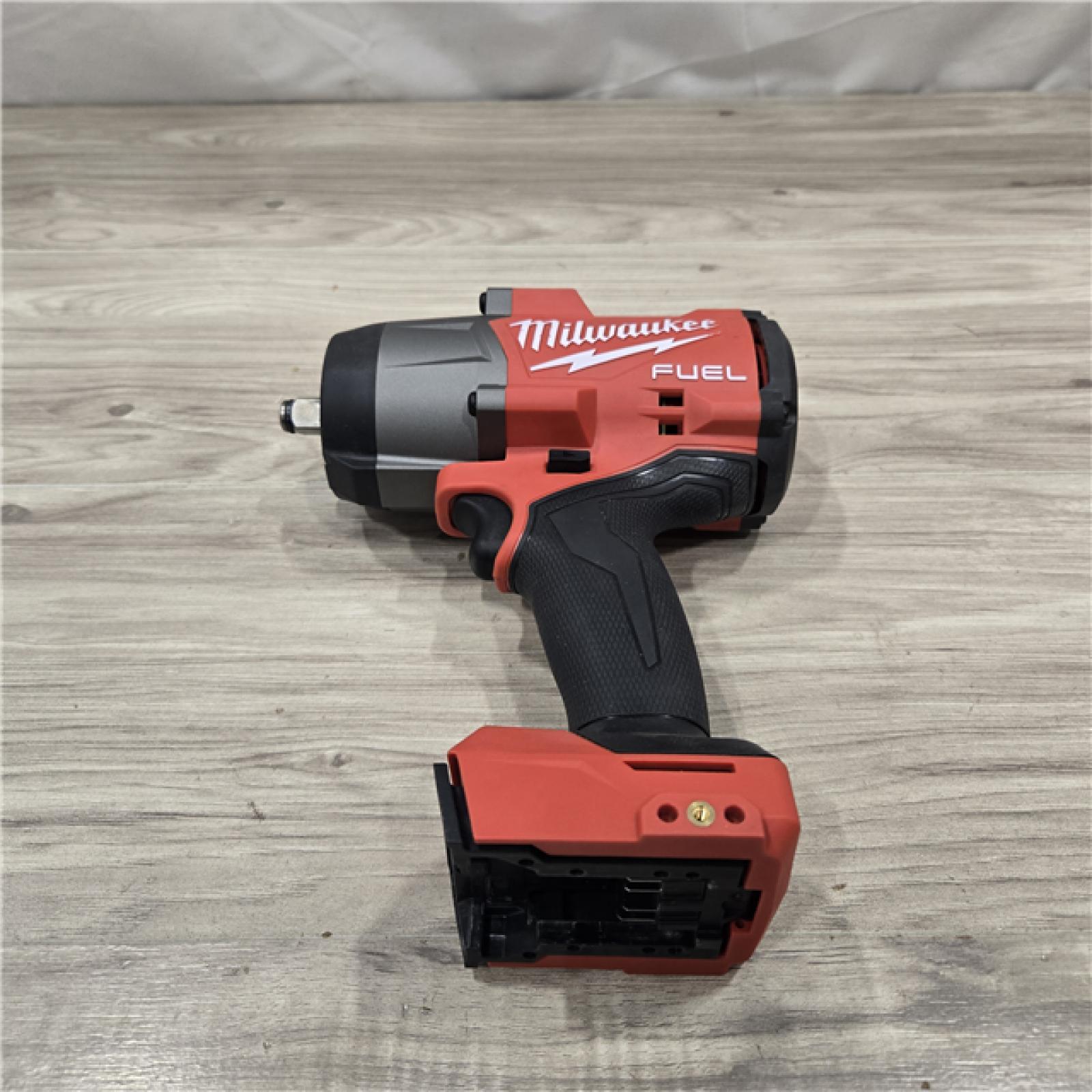 AS-IS Milwaukee M18 1/2 in. Cordless High Torque Impact Wrench Kit