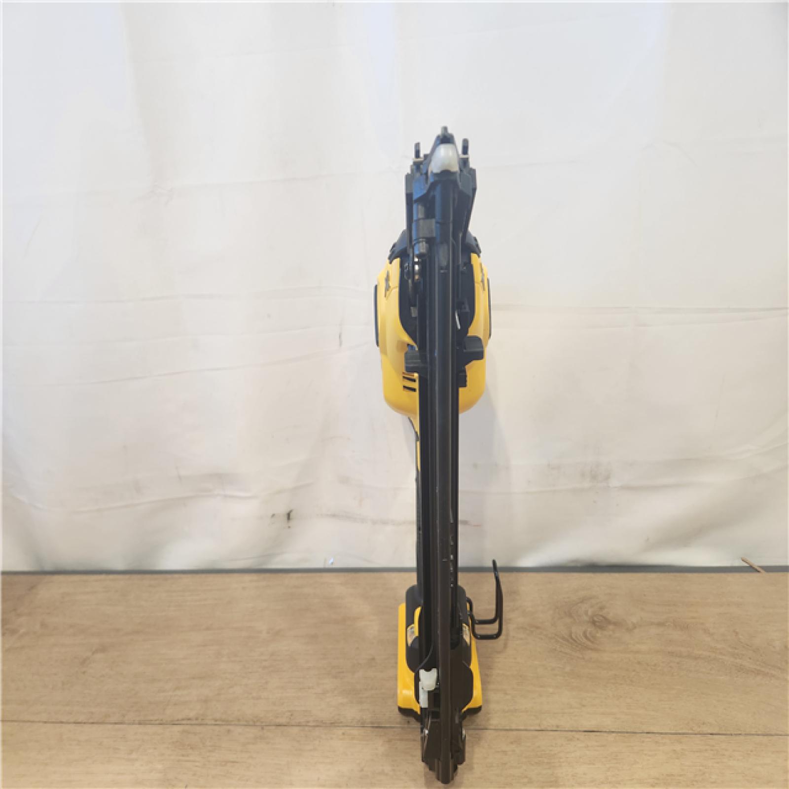 AS-IS- DEWALT 20V MAX XR 15 Ga. Cordless 34 Deg Nailer 20 V