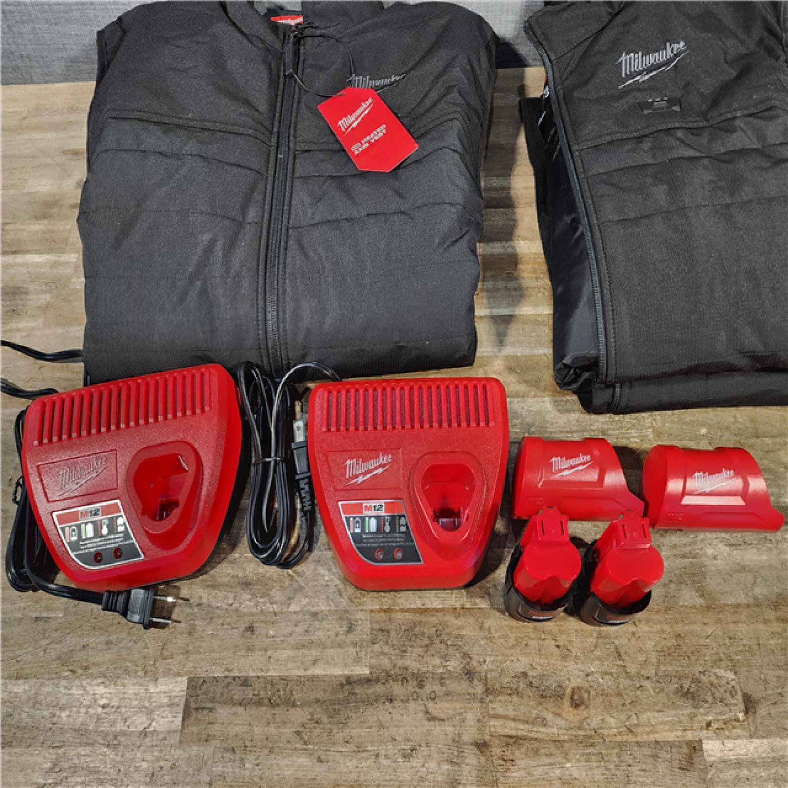 HOUSTON LOCATION - AS-IS MILWAUKEE 2 HEATED CLOTHING COMBO KIT